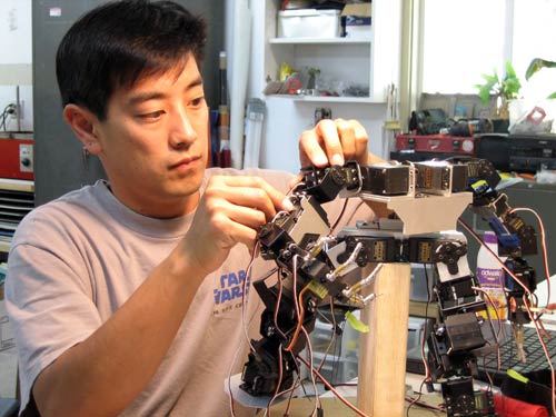 Grant Imahara building a robot